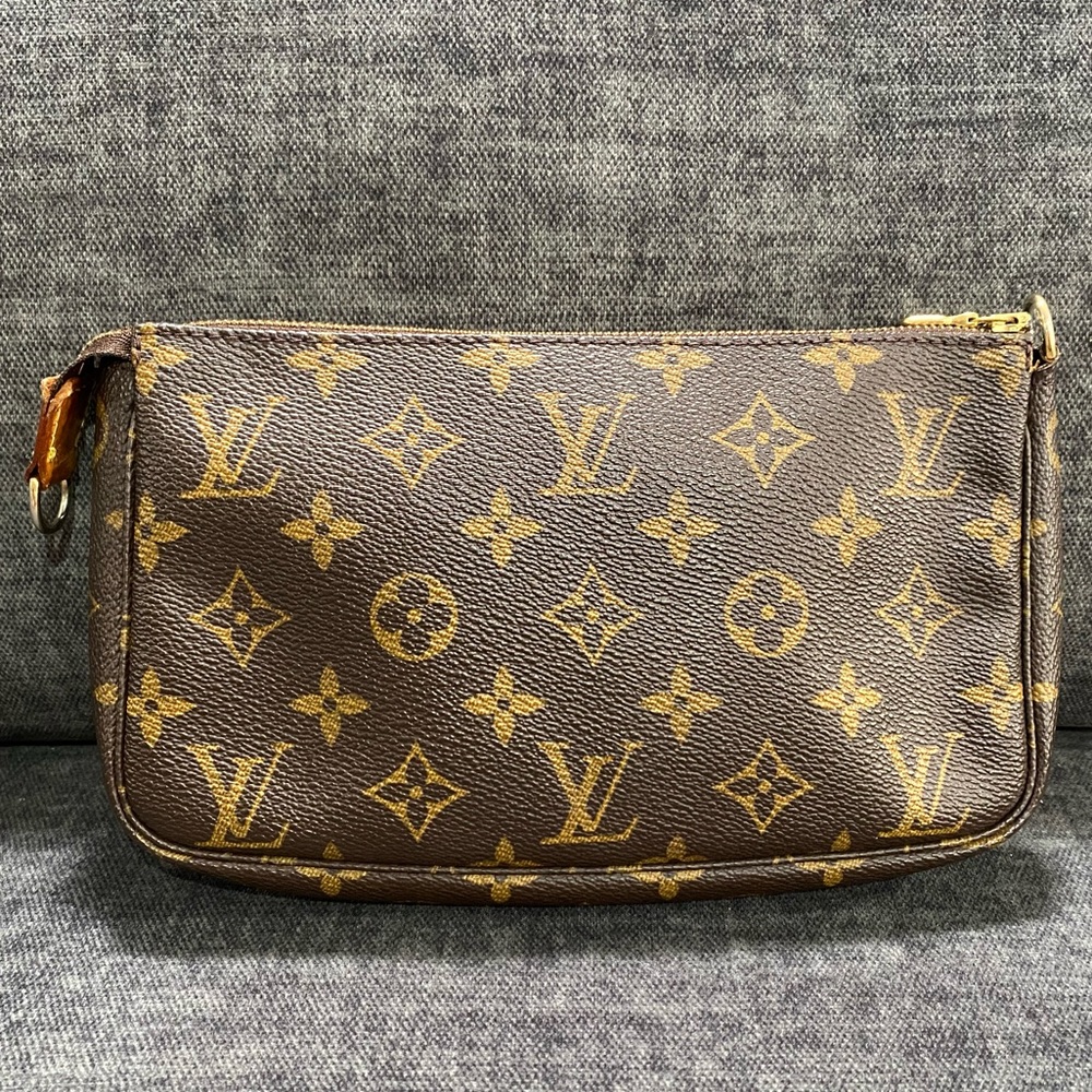 LOUIS VUITTON - Picture 3 of 8